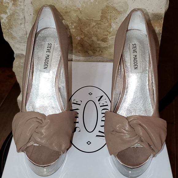 STEVE MADDEN HEELS - Picture 2 of 8